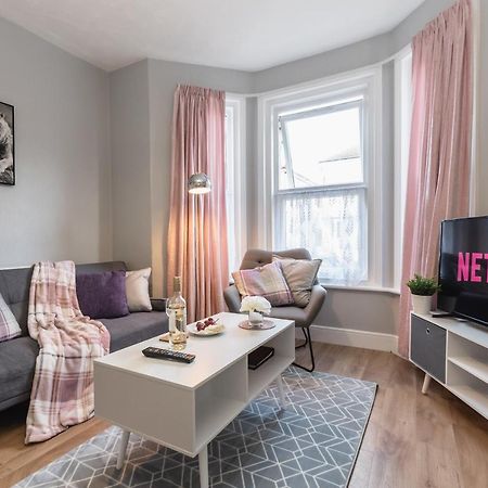 3-Bedroom House L Fast Wi-Fi L Garden L Newly Decorated L Close To Shops And Restaurants Bournemouth Eksteriør bilde