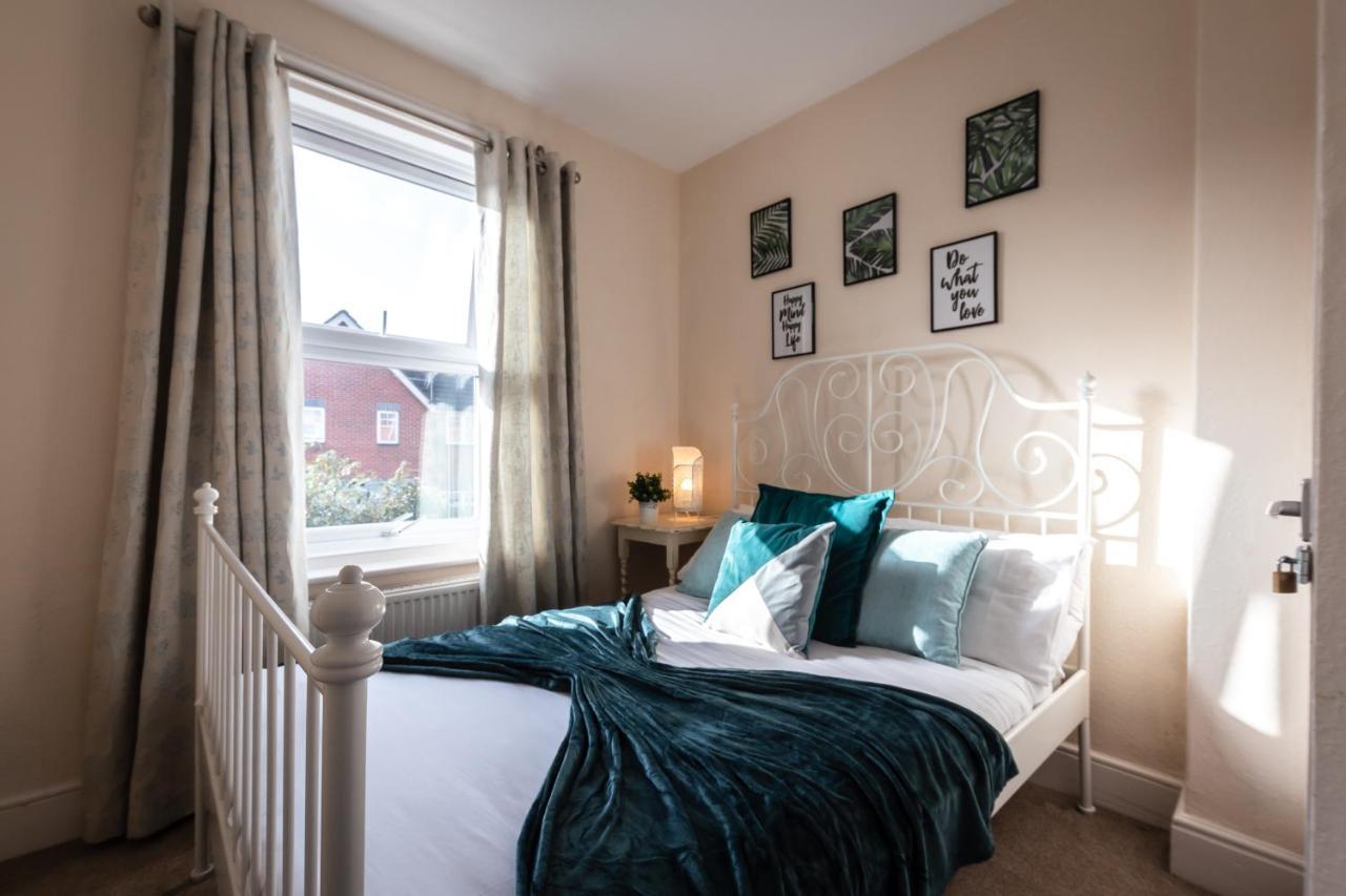 3-Bedroom House L Fast Wi-Fi L Garden L Newly Decorated L Close To Shops And Restaurants Bournemouth Eksteriør bilde