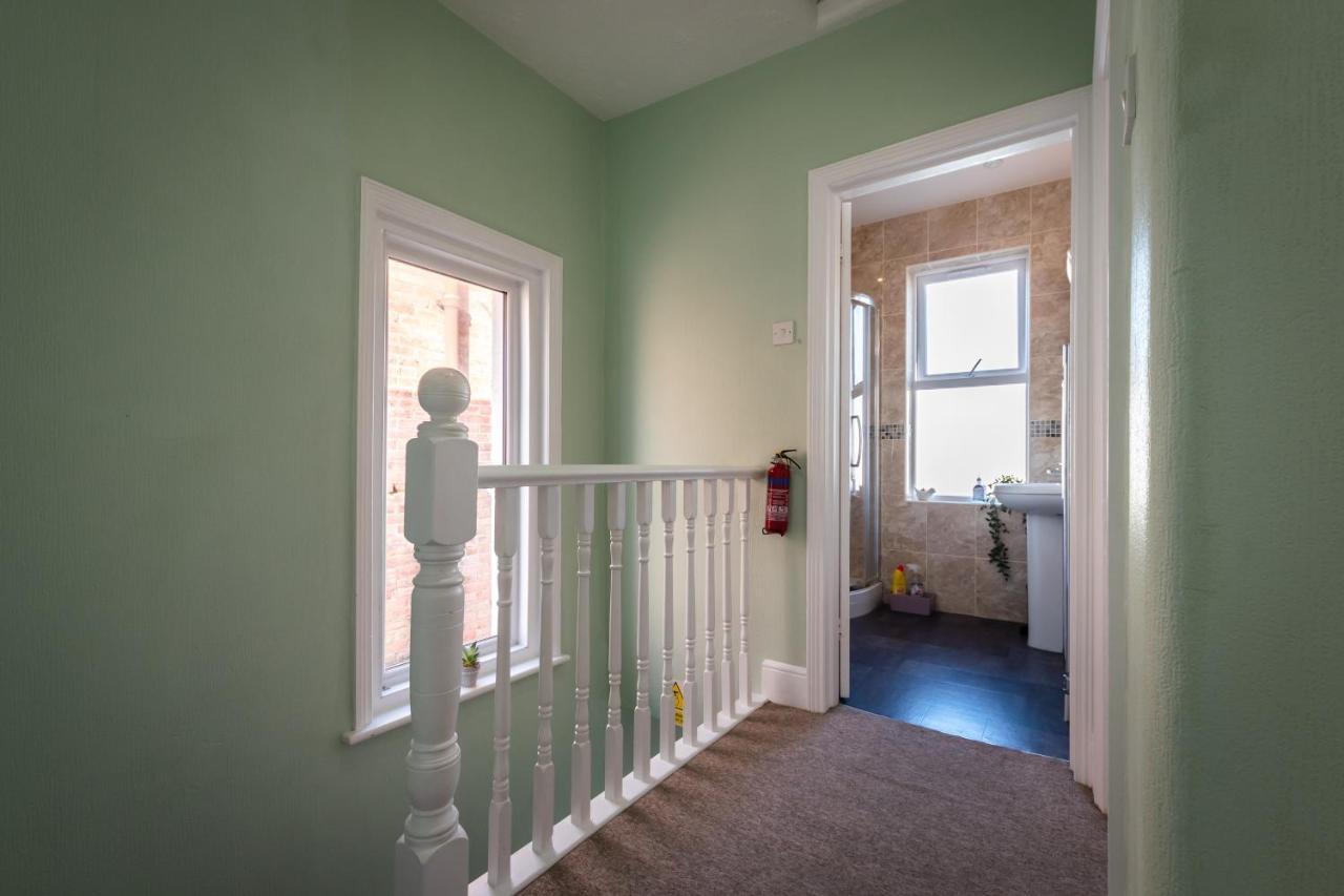 3-Bedroom House L Fast Wi-Fi L Garden L Newly Decorated L Close To Shops And Restaurants Bournemouth Eksteriør bilde