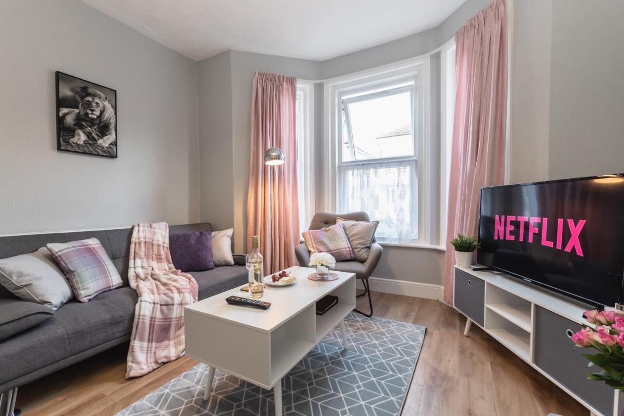 3-Bedroom House L Fast Wi-Fi L Garden L Newly Decorated L Close To Shops And Restaurants Bournemouth Eksteriør bilde
