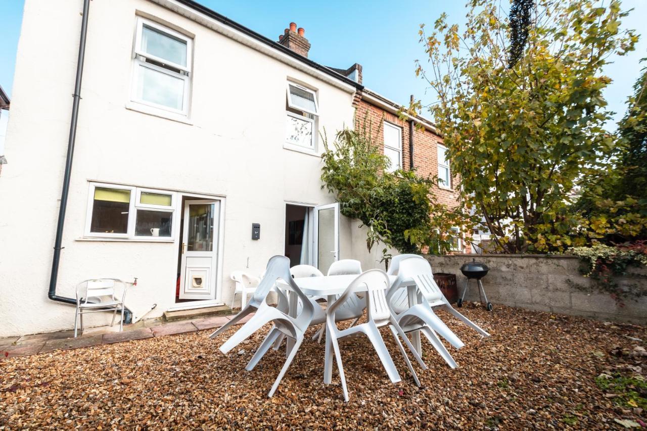 3-Bedroom House L Fast Wi-Fi L Garden L Newly Decorated L Close To Shops And Restaurants Bournemouth Eksteriør bilde