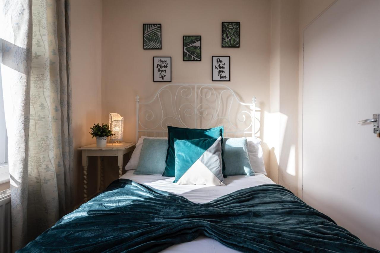 3-Bedroom House L Fast Wi-Fi L Garden L Newly Decorated L Close To Shops And Restaurants Bournemouth Eksteriør bilde