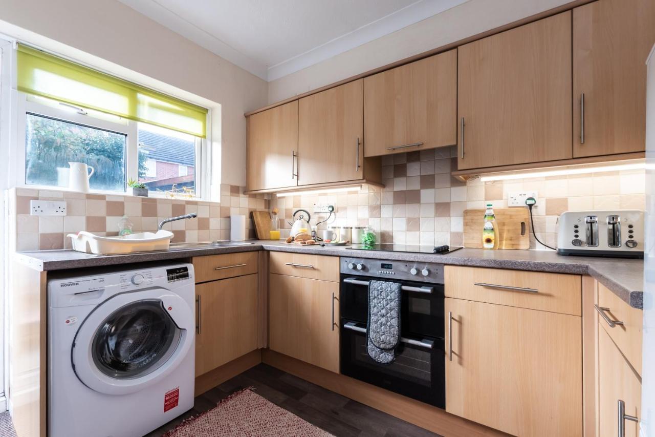 3-Bedroom House L Fast Wi-Fi L Garden L Newly Decorated L Close To Shops And Restaurants Bournemouth Eksteriør bilde