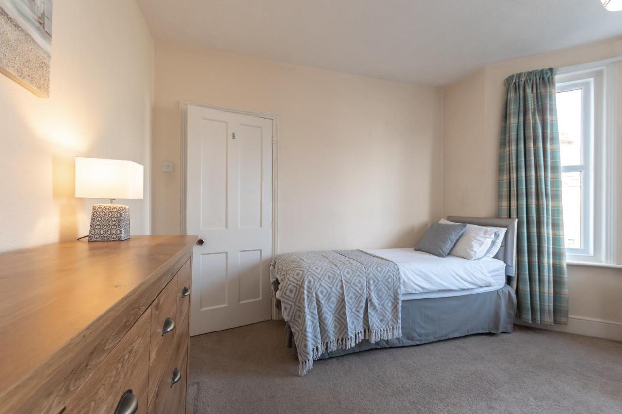 3-Bedroom House L Fast Wi-Fi L Garden L Newly Decorated L Close To Shops And Restaurants Bournemouth Eksteriør bilde